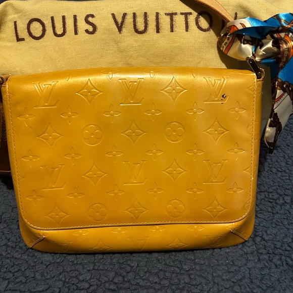 Authentic LV vernis shoulder bag w/ free kisslock vernis wallet - Picture 5 of 13